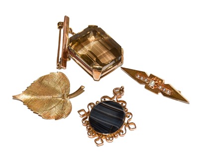 Lot 259 - A 9 carat gold leaf brooch, length 3.7cm; a...