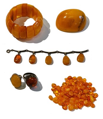 Lot 299 - A collection of amber and amber type jewellery...