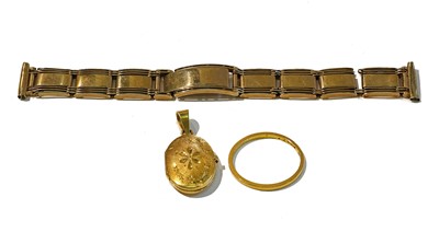 Lot 290 - A 9 carat gold bracelet section, length 14.2cm...