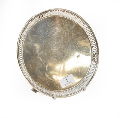 Lot 1 - An Edward VII Silver Waiter, by The Goldsmiths...