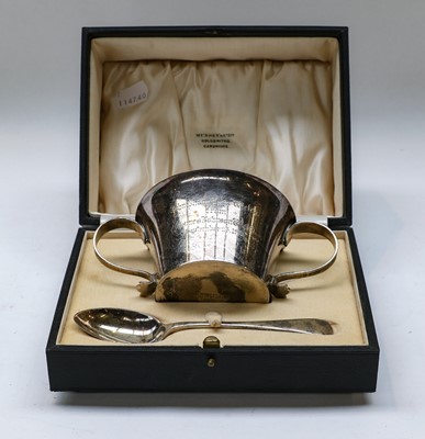 Lot 110 - A silver christening set, silver-handled items,...