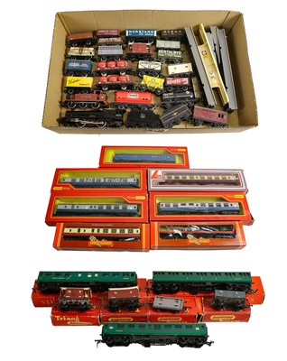Lot 2132 - Hornby Railways/Triang OO Gauge Locomotives And Rolling Stock