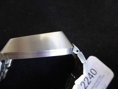 Lot 2240 - Omega: A Stainless Steel Electronic Calendar Centre Seconds Wristwatch