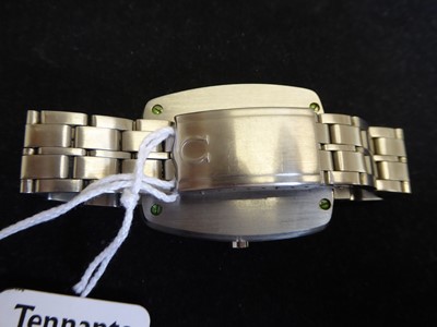 Lot 2240 - Omega: A Stainless Steel Electronic Calendar Centre Seconds Wristwatch