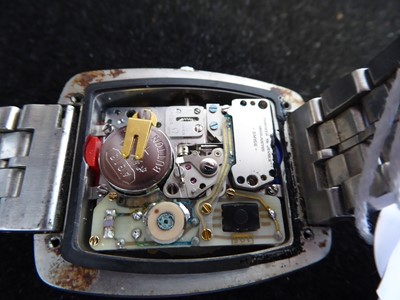 Lot 2240 - Omega: A Stainless Steel Electronic Calendar Centre Seconds Wristwatch