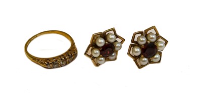 Lot 130 - An 18 carat gold diamond five stone ring,...