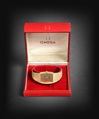 Lot 2181 - Omega: An 18 Carat Gold Automatic Centre Seconds Wristwatch