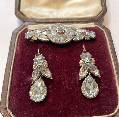 Lot 192 - A white paste brooch, length 5.5cm; and a pair...
