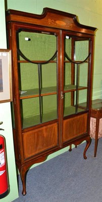 Lot 466 - An Edwardian mahogany inlaid glazed china cabinet