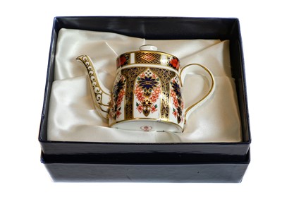 Lot 56 - A collection of Royal Crown Derby Imari...