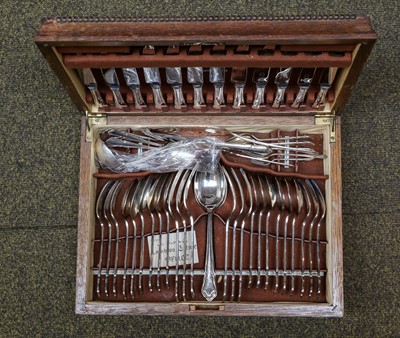 Lot 402 - Quantity of assorted silver plated items, to...