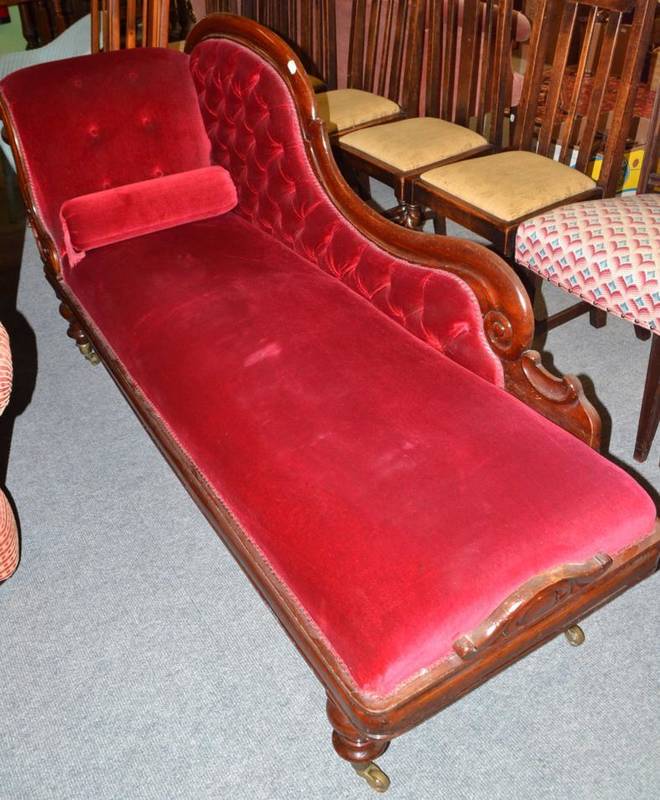 Lot 534 - Victorian chaise longue with red velvet upholstery
