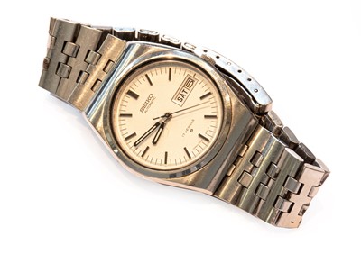 Lot 259 - A stainless steel automatic day/date centre...