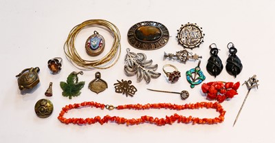 Lot 247 - A quantity of jewellery including a pair of...