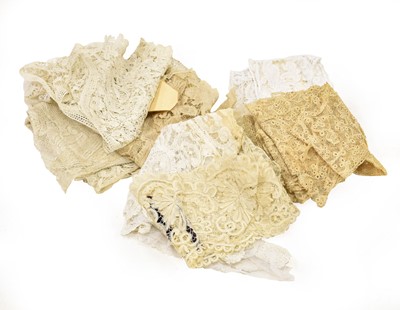 Lot 2121 - Assorted 19th Century/Early 20th Lace Collars...