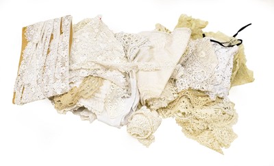 Lot 2123 - Assorted Mainly Early 20th Century Lace,...