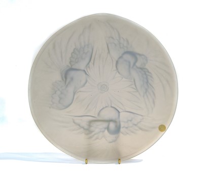 Lot 114 - A group of art Deco opaline glass including a...