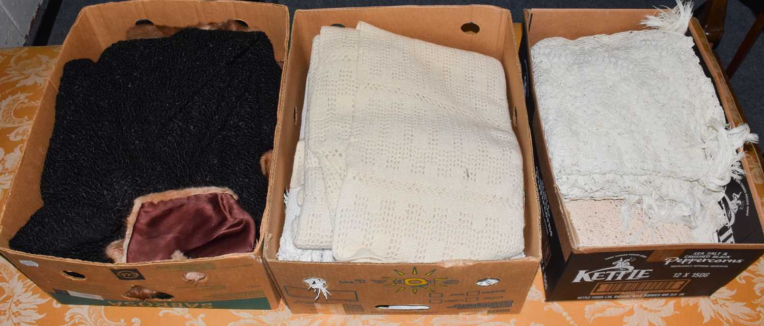 Lot 419 - A quantity of assorted white cotton and linen...
