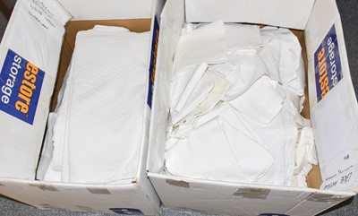 Lot 419 - A quantity of assorted white cotton and linen...