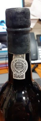 Lot 3094 - Warre's 1983 Vintage Port (twelve bottles)