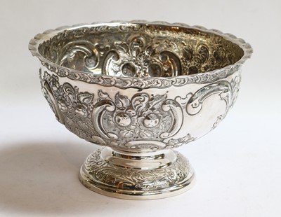 Lot 70 - An Edward VII Silver Rose-Bowl, by James Henry...
