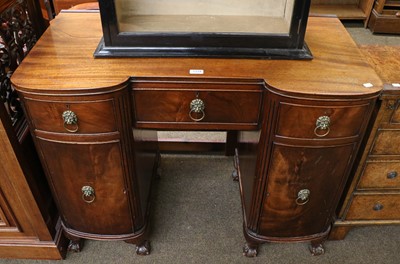 Lot 1334 - A reproduction mahogany sideboard in the...