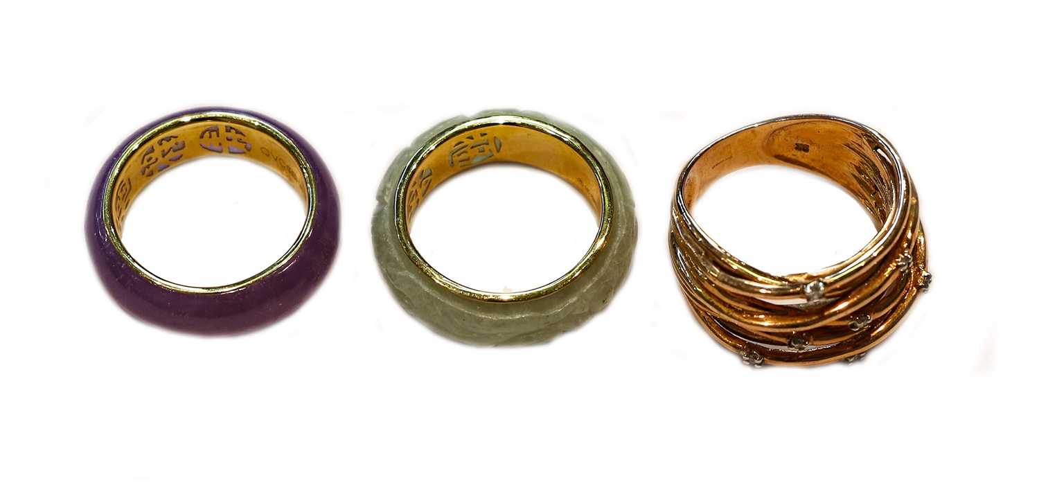 Lot 197 A 9 carat gold diamond ring, finger size Q;