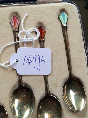 Lot 159 - A collection of assorted cased items of silver...