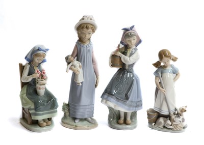 Lot 283 - Four Lladro figures and a quantity of other...