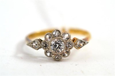 Lot 59 - A diamond cluster ring