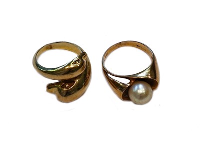 Lot 230 - A cultured pearl ring, stamped '9CT', finger...
