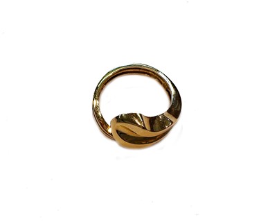 Lot 231 - An abstract ring, stamped '750', finger size Q