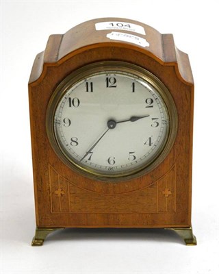 Lot 104 - An Edwardian mahogany mantel clock