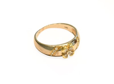Lot 190 - An 18 carat gold diamond ring, finger size N