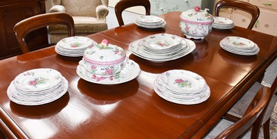 Lot 404 - A Copeland Spode Marlborough pattern dinner...