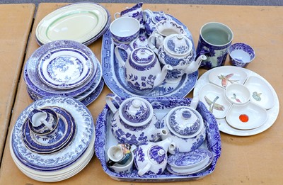 Lot 339 - A quantity of assorted blue and white ceramics...