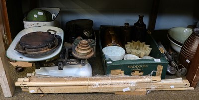 Lot 399 - A quantity of kitchenalia including a set of...