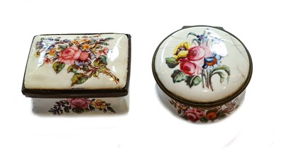 Lot 251 - An 18th century Birmingham enamel box of...