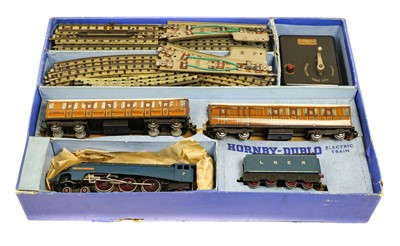 Lot 82 - Hornby Dublo 3-Rail EDP1 Sir Nigel Gresley Passenger Set