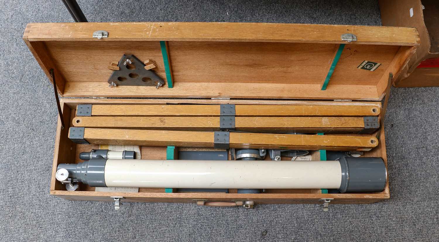 Lot 327 - A Hilkin cased refractor telescope