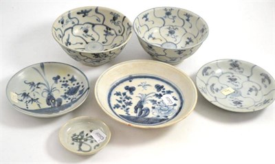 Lot 190 - Three TEK SING CARGO blue and white dishes, two similar bowls and a dish (6)