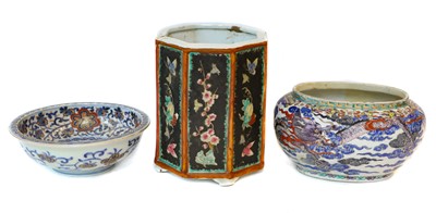 Lot 22 - A collection of Chinese polychrome porcelain...