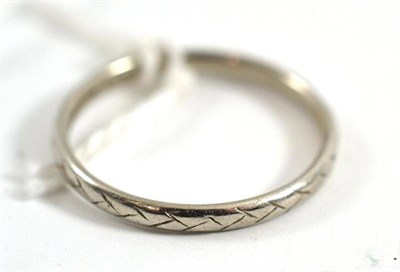 Lot 200 - Wedding band ring