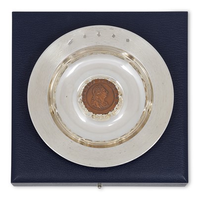 Lot 2325 - An Elizabeth II Silver and Copper Dish