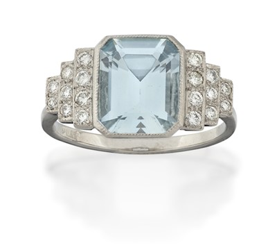Lot 2277 - An Aquamarine and Diamond Ring