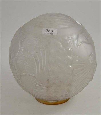 Lot 256 - A glass lamp shade, signed Muller Fres Luneville