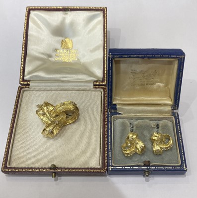 Lot 2275 - An 18 Carat Gold Diamond Brooch and A Pair of Matching Earrings