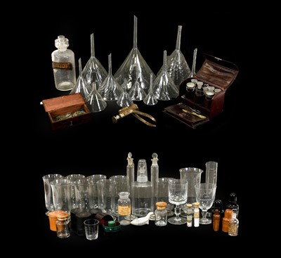 Lot 129 - Apothecary Related Glassware