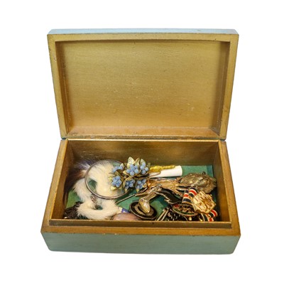Lot 305 - A quantity of costume jewellery, including...