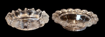 Lot 464 - A Lalique Pornic pattern bowl and another in...